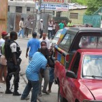 Opération de saisie des biens de marchands de rue, 10.04.13, Port-au-Prince