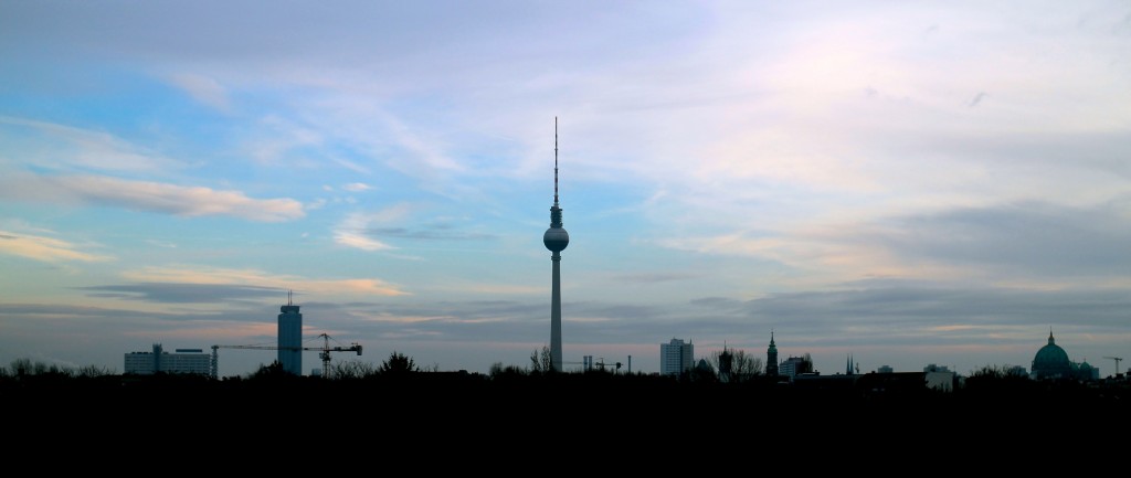 La Fernsehturm depuis la Bernauer Straße